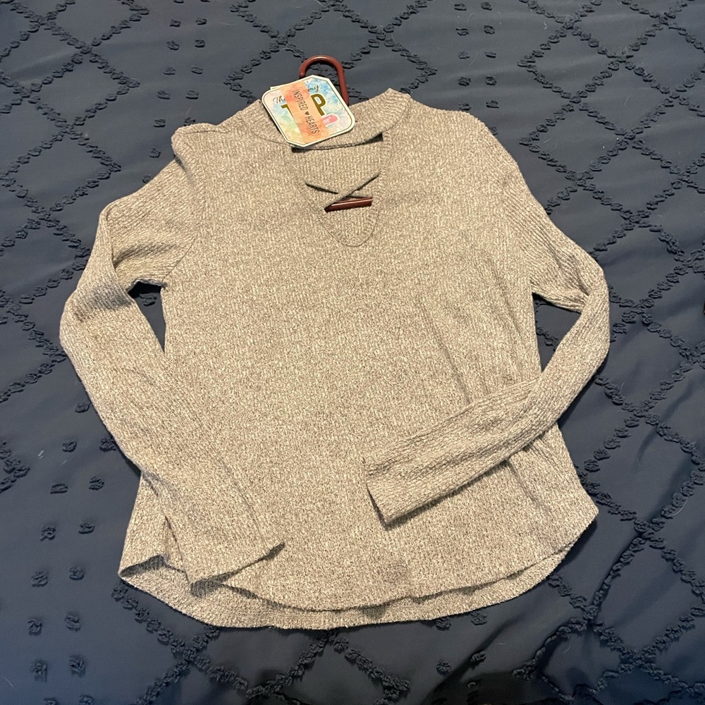 High cross cross neck too long sleeves